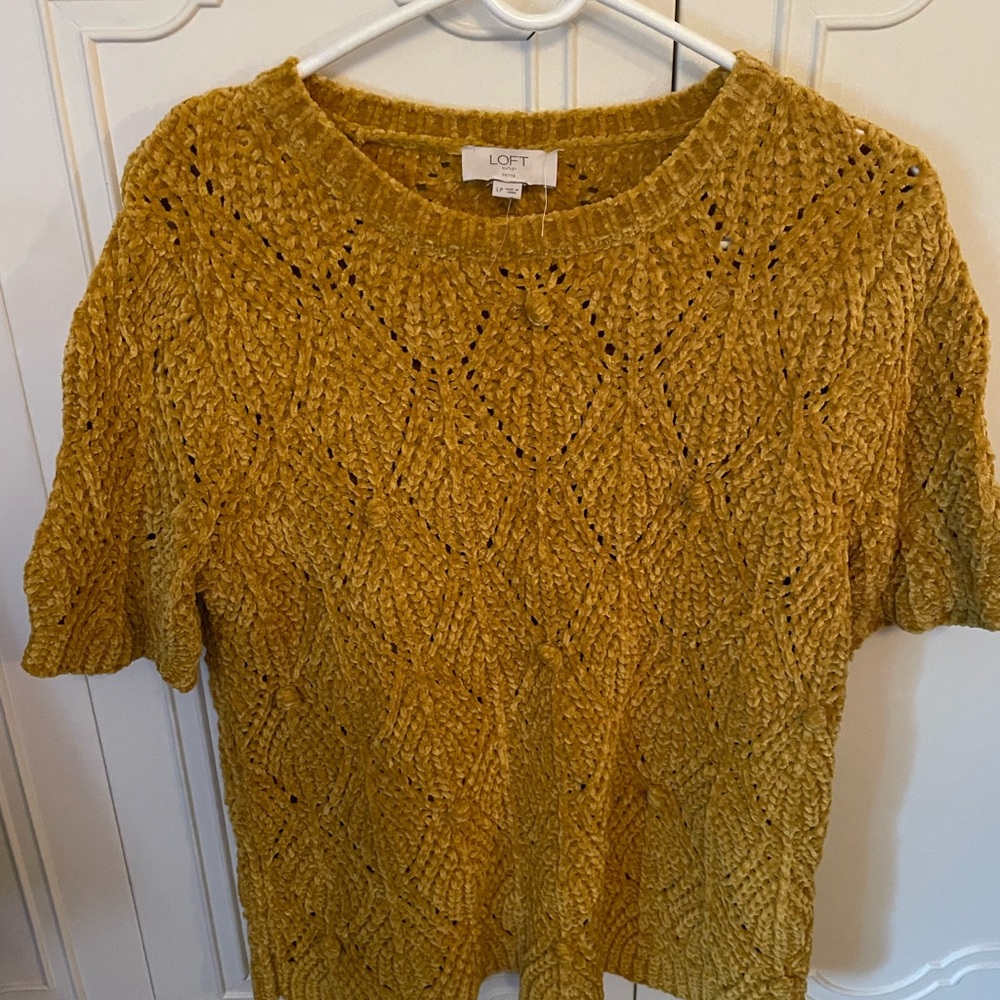 Cute mustard yellow sweater